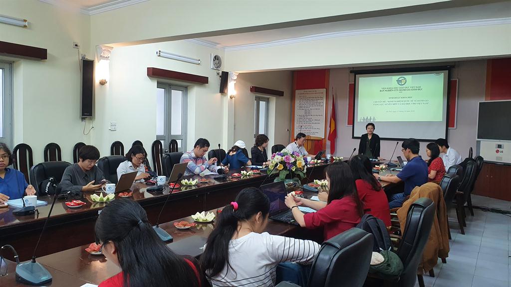 Sinh hoạt khoa học chuyên đề “Kinh nghiệm quốc tế về đánh giá năng lực xuyên môn và bài học cho Việt Nam”